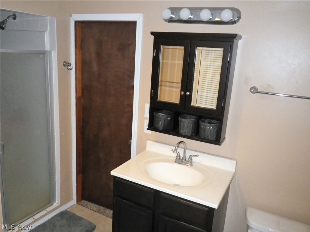 2039 Stabler Road Akron, OH 44313 - Photo 14 of 15 Upstairs bathroom, adjoins master bedroom and nursery.