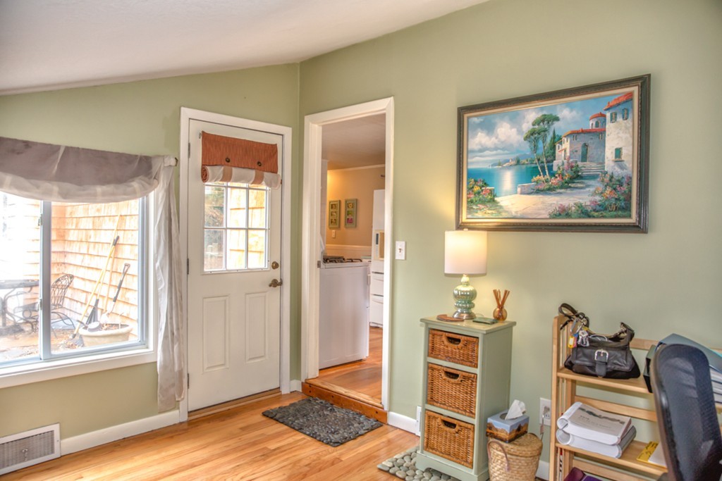 74 Ellendale Circle Springfield, MA 01128 - Photo 16 of 24 a view of a livingroom with a window