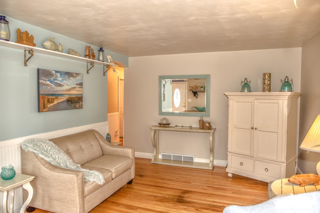 74 Ellendale Circle Springfield, MA 01128 - Photo 7 of 24 a living room with furniture and a wooden floor