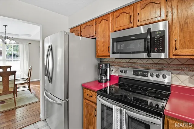 $409,900 | 709 Heatherstone Drive, High Ridge, MO 63049