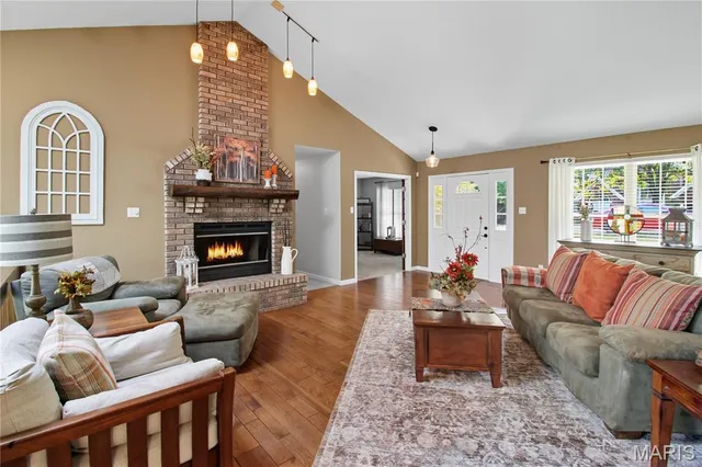 $409,900 | 709 Heatherstone Drive, High Ridge, MO 63049