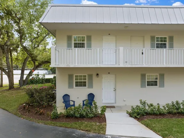 $399,900 | 900 Jasmine Lane, Unit 10A, Vero Beach, FL 32963