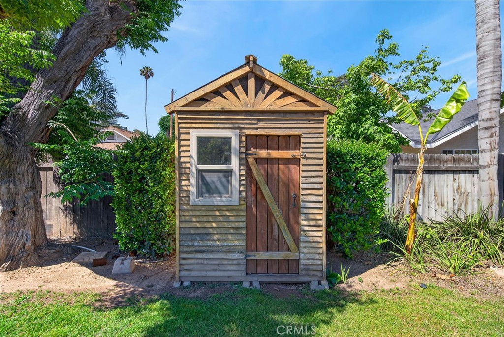 3560 McKinley Street Riverside, CA 92506 - Photo 32 of 45 a front view of a house with garden