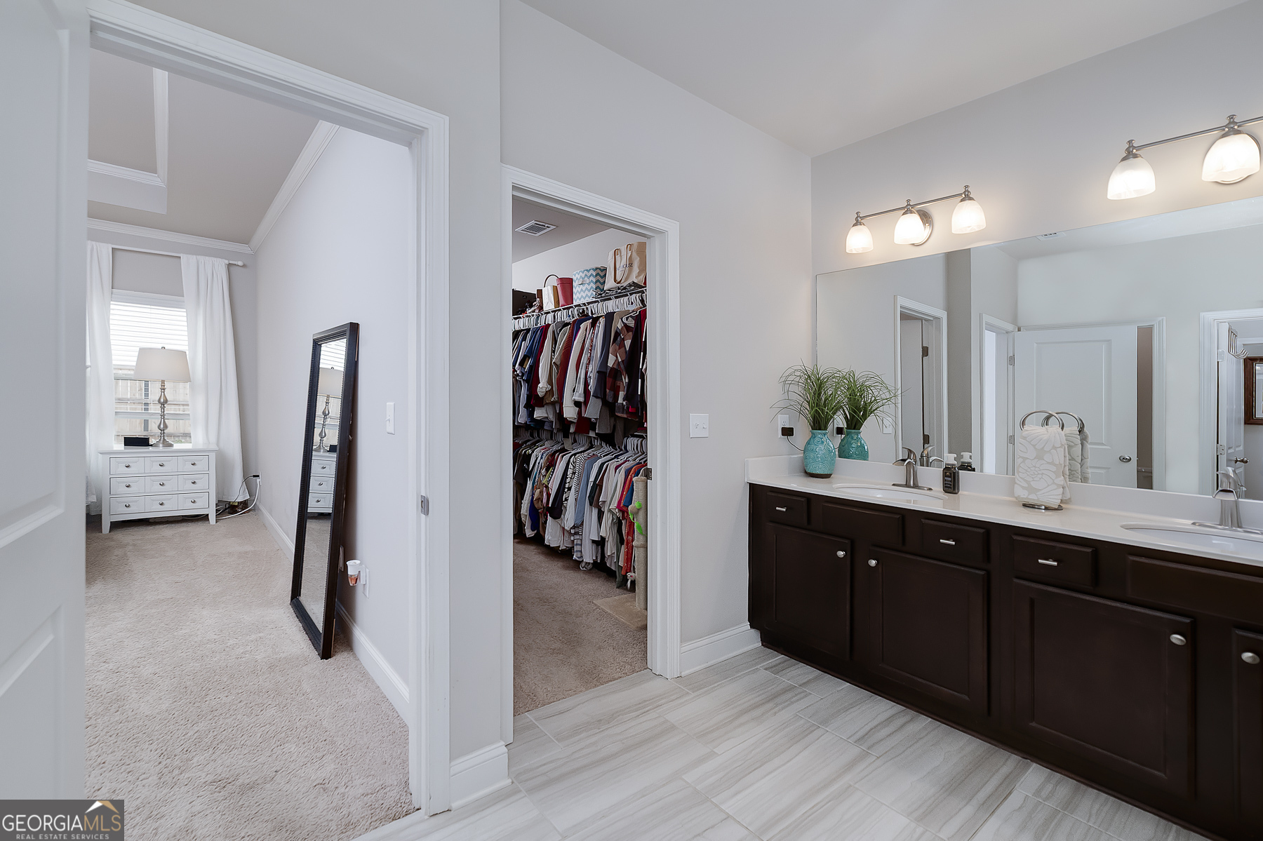 4366 Clubside Drive Gainesville, GA 30504 - Photo 12 of 24 a en suite bathroom with a sink and a mirror