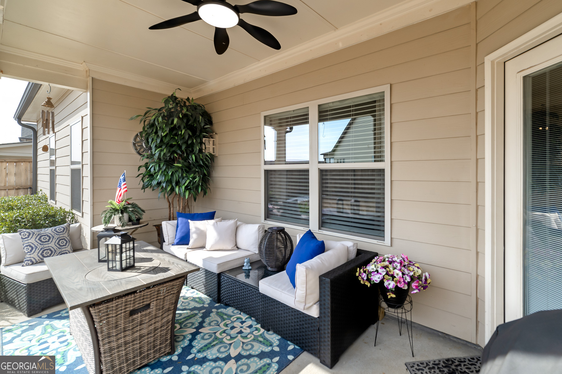 4366 Clubside Drive Gainesville, GA 30504 - Photo 18 of 24 a living room with furniture and flowers
