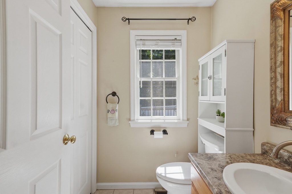 2 Towne Hill Road Haverhill, MA 01835 - Photo 17 of 42