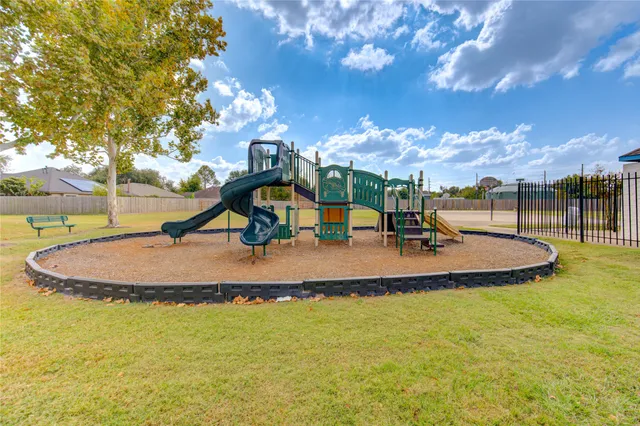 $299,900 | 19507 Flintside Drive, Katy, TX 77449