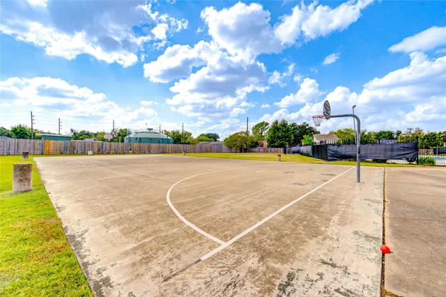 $299,900 | 19507 Flintside Drive, Katy, TX 77449