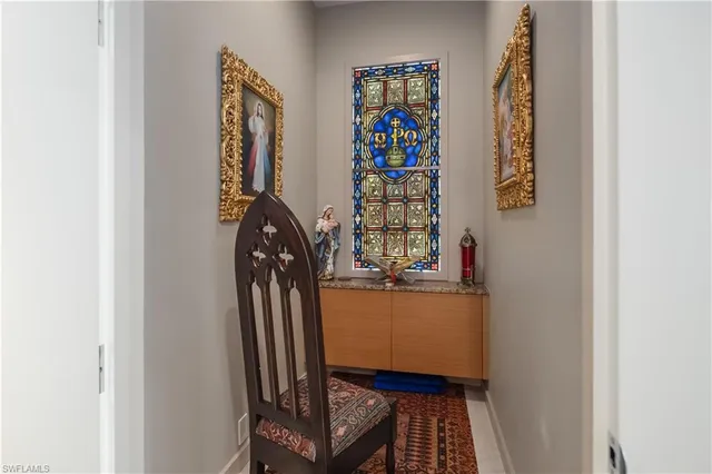 a view of entryway with a rug