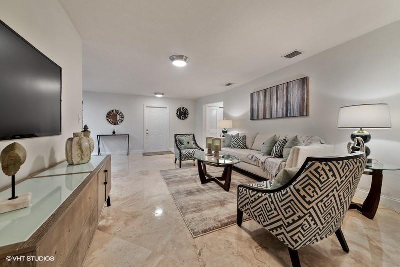 03_1190SW14thSt_4100NW28thWay_165_Living