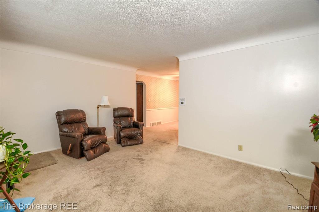 802 West Hemphill Road Flint, MI 48507 - Photo 11 of 27