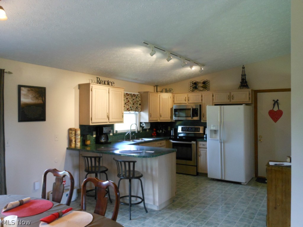 5243 Laubert Road Atwater, OH 44201 - Photo 5 of 21