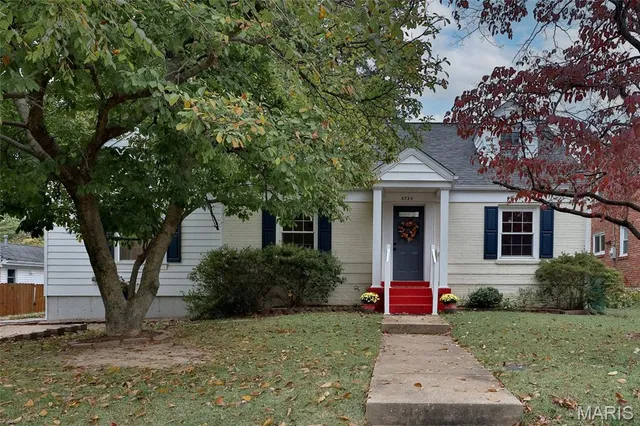 $525,000 | 8724 Bridgeport Avenue, Brentwood, MO 63144