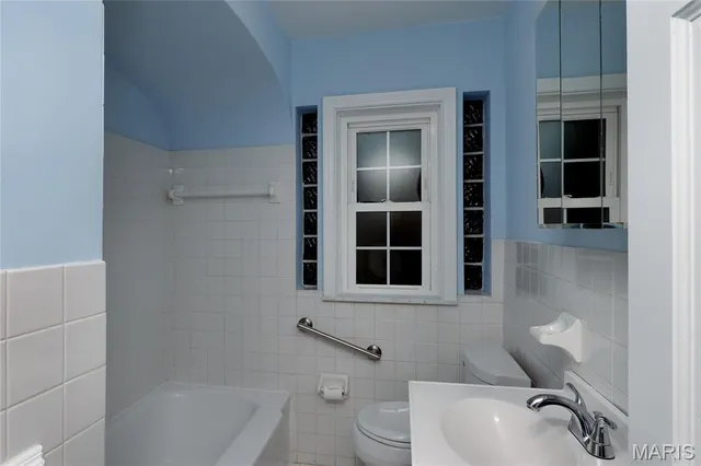 $525,000 | 8724 Bridgeport Avenue, Brentwood, MO 63144