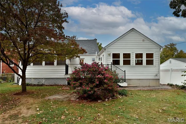 $525,000 | 8724 Bridgeport Avenue, Brentwood, MO 63144