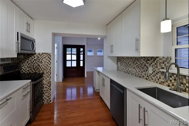 $525,000 | 8724 Bridgeport Avenue, Brentwood, MO 63144