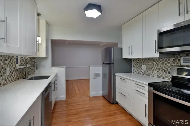 $525,000 | 8724 Bridgeport Avenue, Brentwood, MO 63144