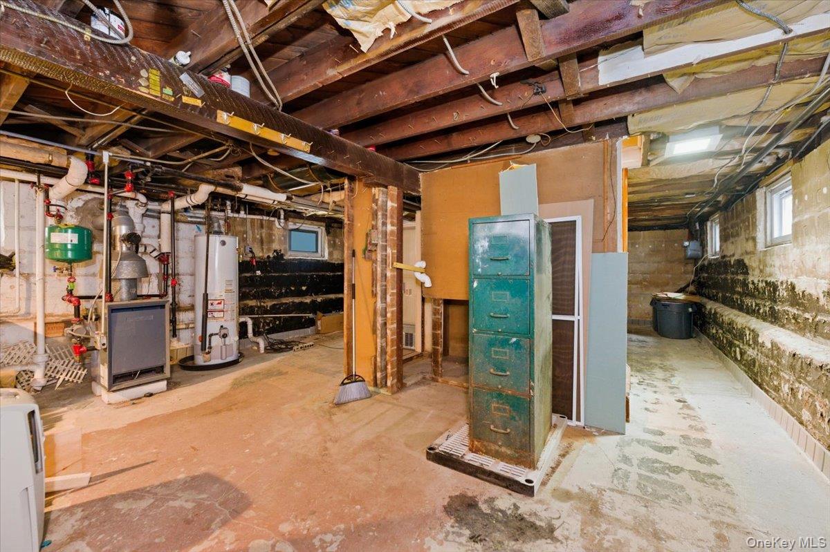22 Sunset Trail, Unit 22 Bronx, NY 10465 - Photo 14 of 21 a view of a garage with chairs