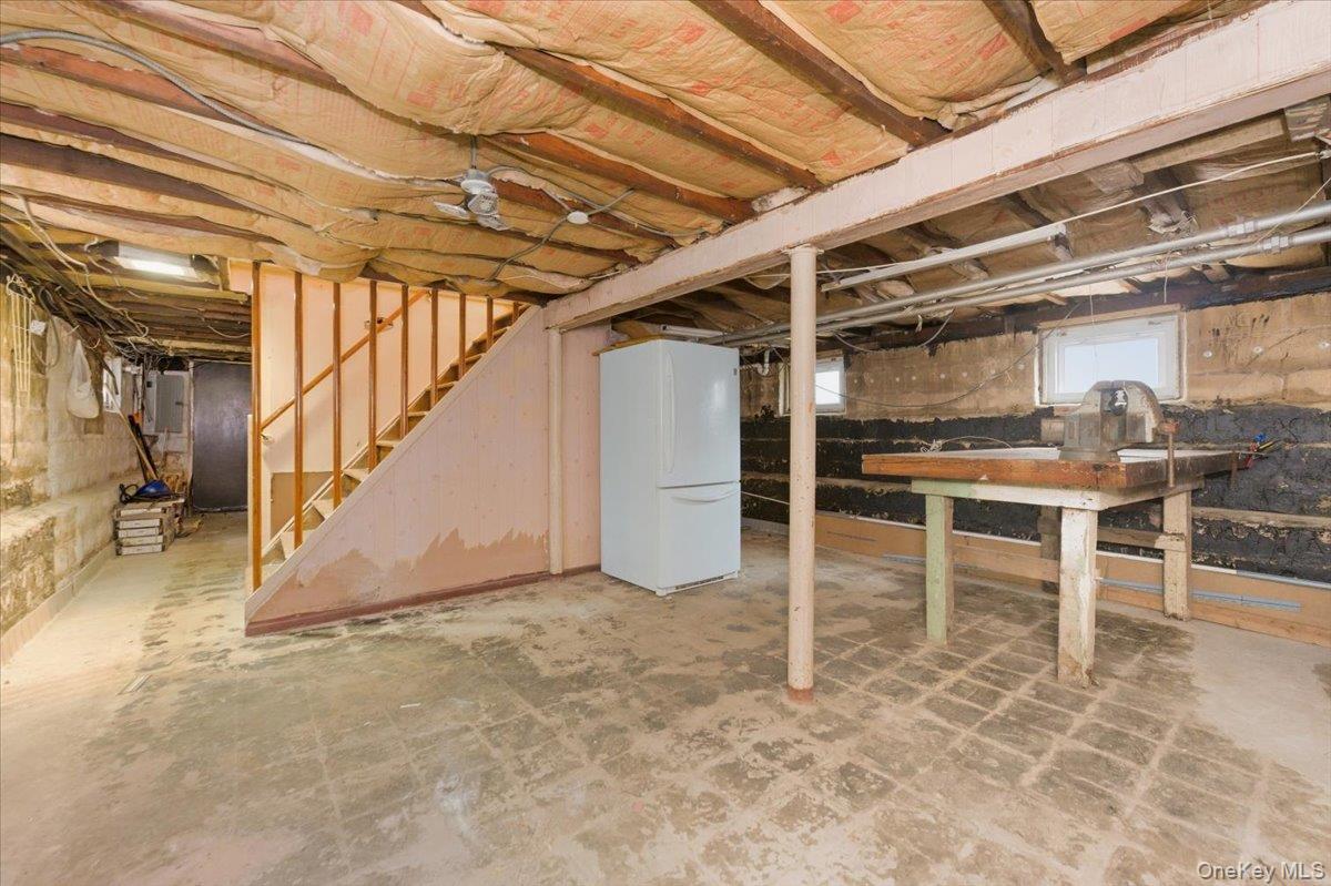 22 Sunset Trail, Unit 22 Bronx, NY 10465 - Photo 15 of 21 a view of entryway