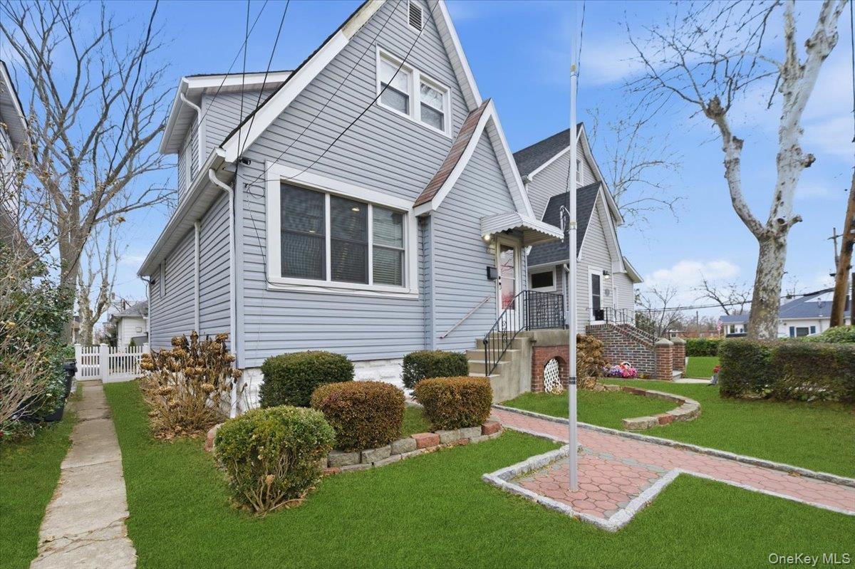 22 Sunset Trail, Unit 22 Bronx, NY 10465 - Photo 20 of 21 a front view of a house with a yard