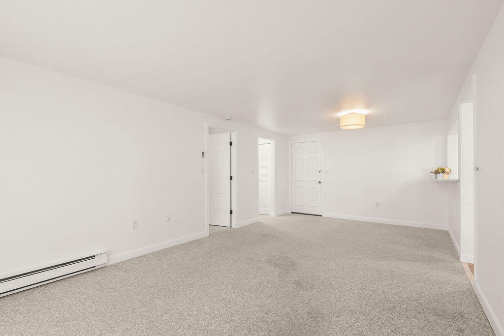 17 Highview Drive, Unit 17 Sandwich, MA 02563 - Photo 7 of 32 an empty room with an entryway
