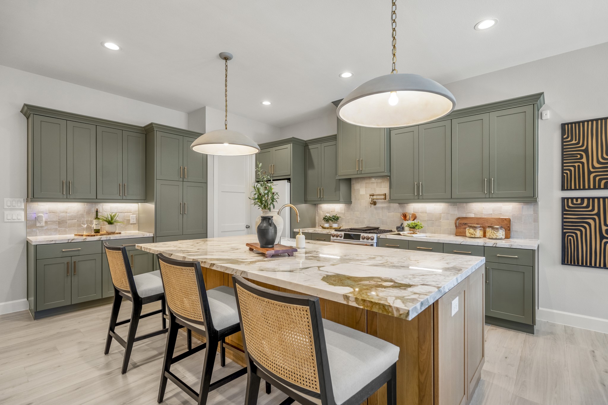 21255 Hidden Bend Loop Magnolia, TX 77354 - Photo 12 of 44 a kitchen with a table and chairs in it