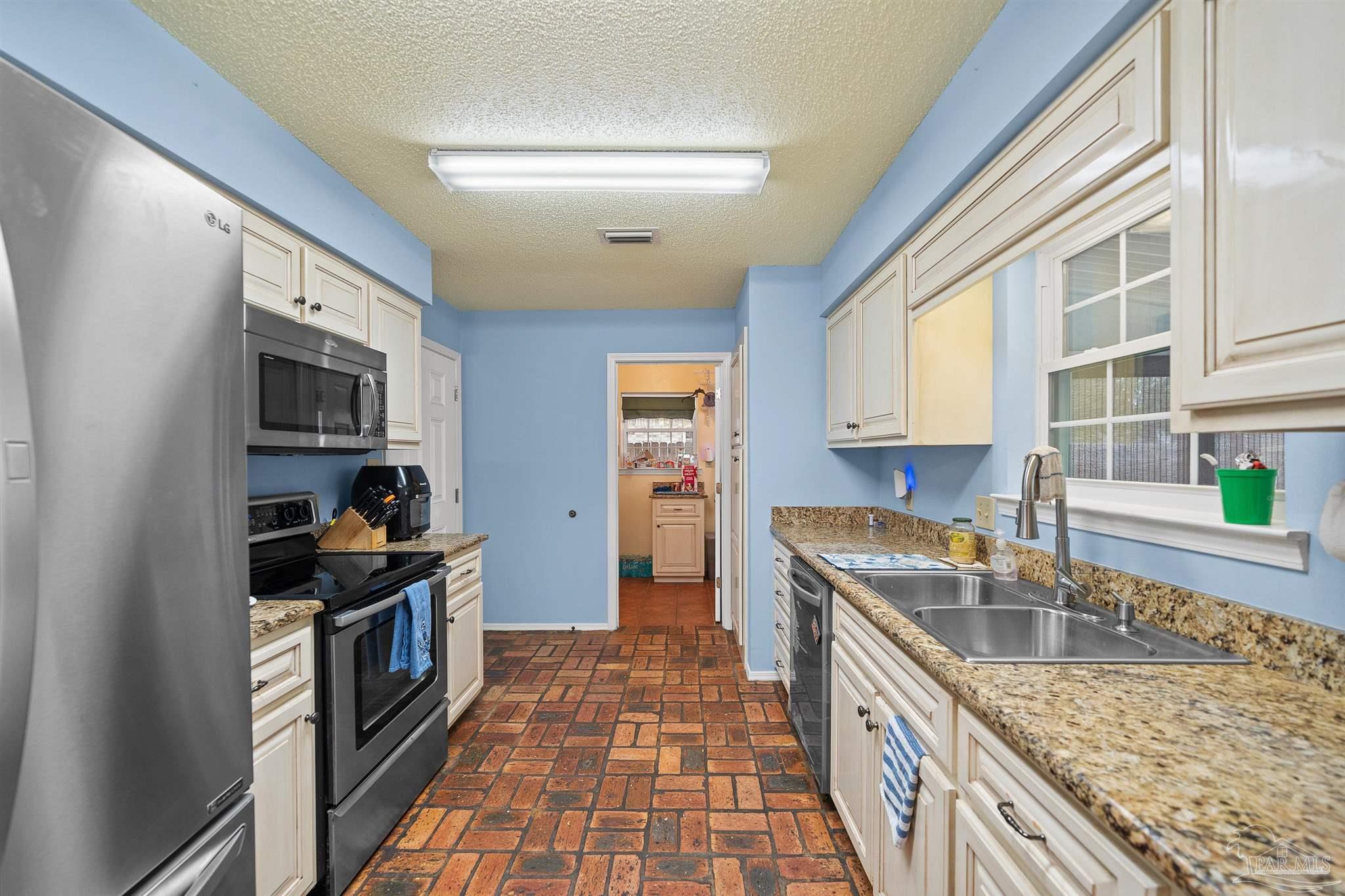502 Ariel Avenue Foley, AL 36535 - Photo 8 of 27