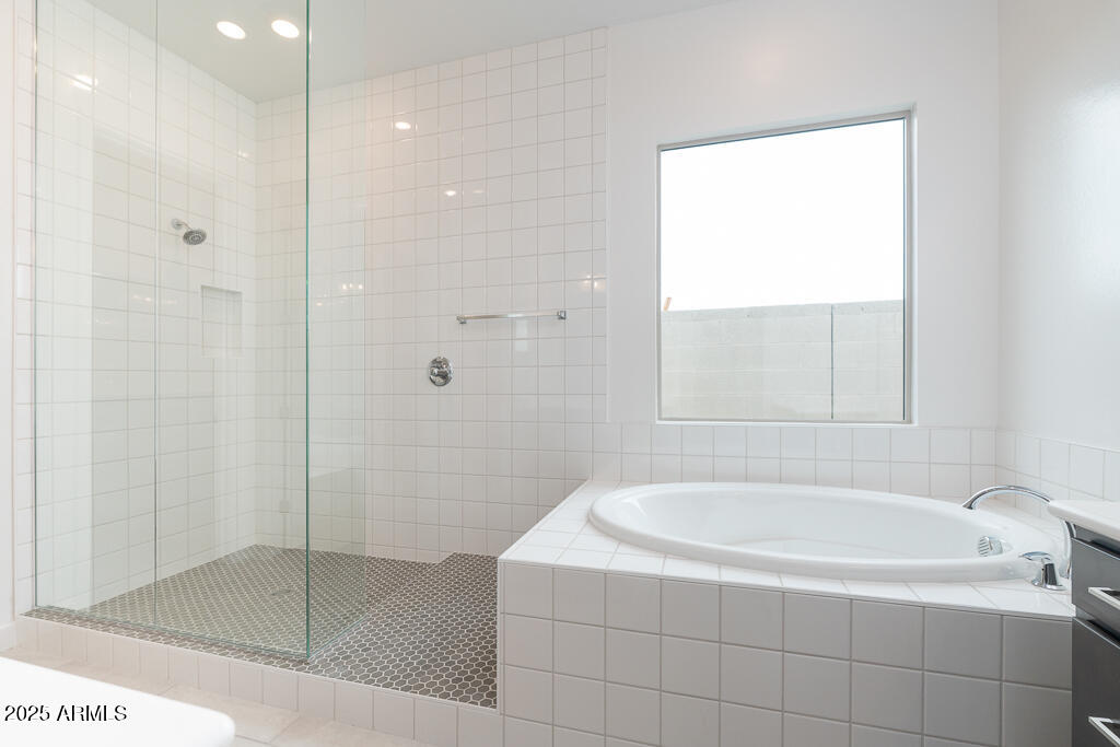 2226 Foremaster Road San Tan Valley, AZ 85140 - Photo 10 of 18 Tri Pointe Soleo 452 - Primary Bath-1ML