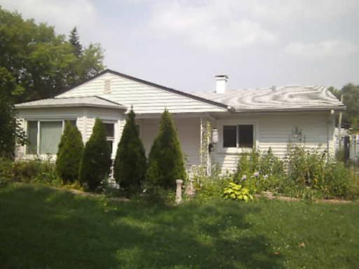 129 East Dennis Road Wheeling, IL 60090 - Photo 1 of 1 a view of a house with garden