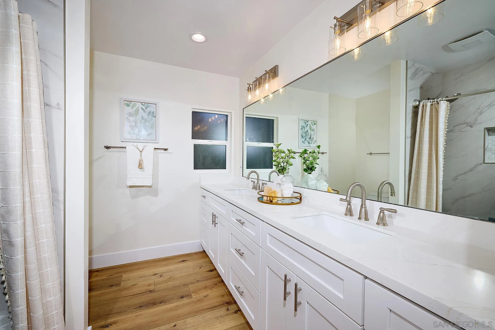 13269 Vinter Way Poway, CA 92064 - Photo 30 of 32 a bathroom with a sink and a mirror