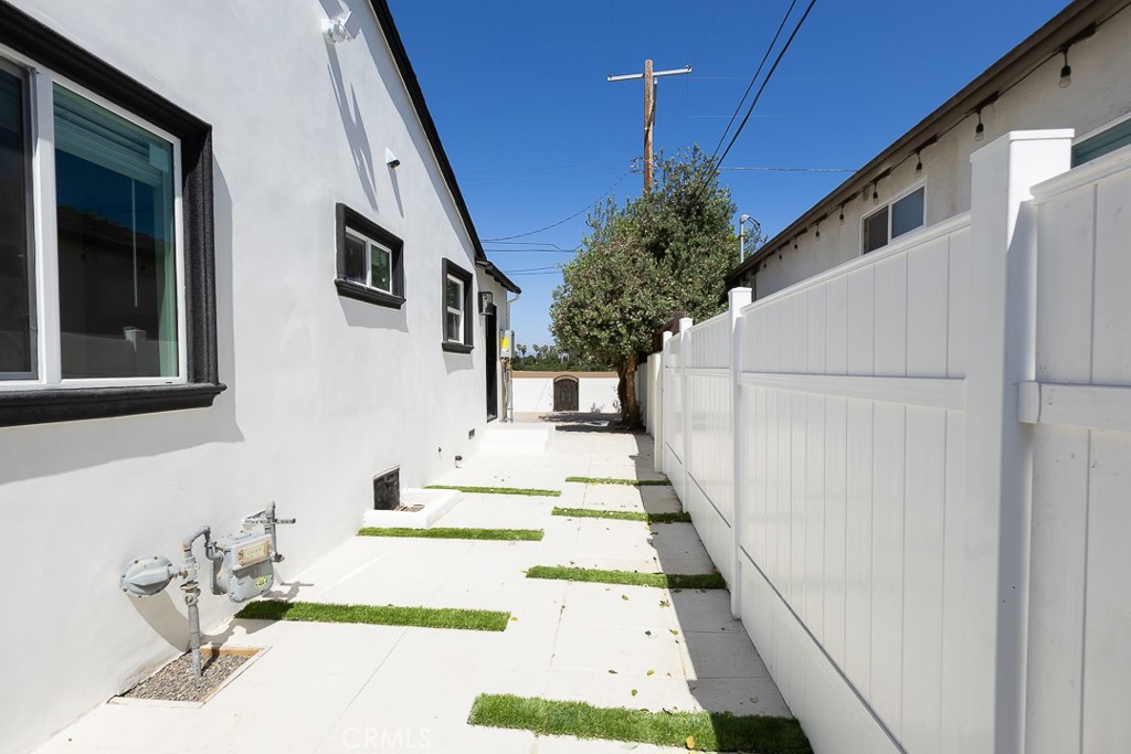 6160 Shoshone Avenue Encino, CA 91316 - Photo 15 of 22 a front view of a house with a yard