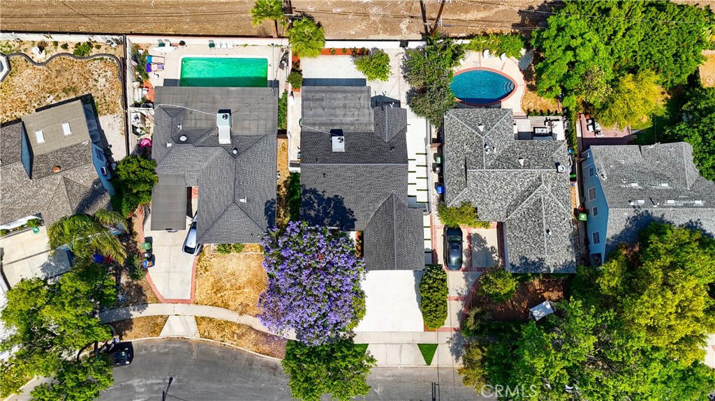6160 Shoshone Avenue Encino, CA 91316 - Photo 17 of 22 an aerial view of multiple house with outdoor space