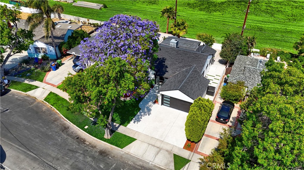6160 Shoshone Avenue Encino, CA 91316 - Photo 19 of 22 an aerial view of a house with garden space and street view