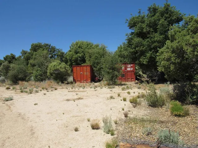 a view of backyard of the house