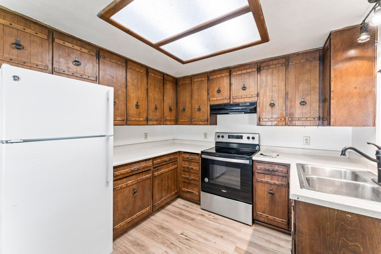 10085 Blackwell Road Central Point, OR 97502 - Photo 11 of 28 DSC09206