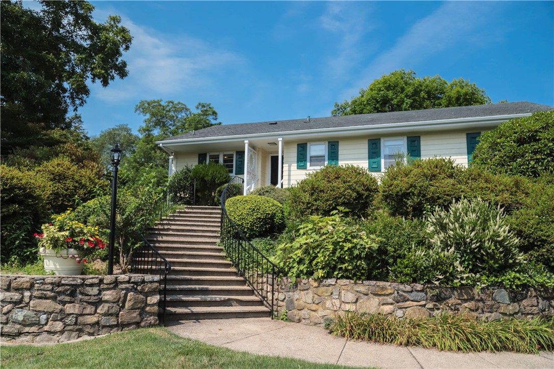 9 West Ridge Road Westerly, RI 02891 - Photo 3 of 32 Gallery Image 3