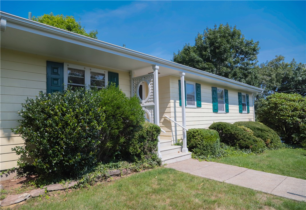 9 West Ridge Road Westerly, RI 02891 - Photo 4 of 32 Gallery Image 4