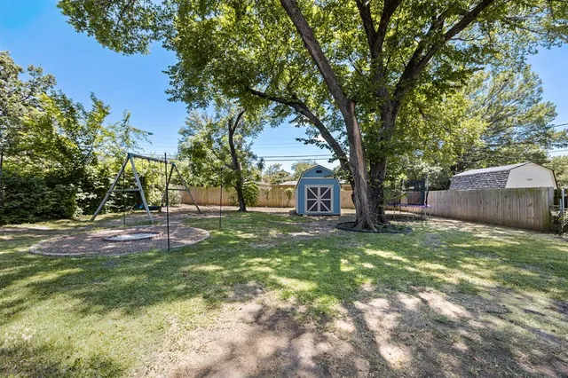 $2,150 | 404 East Alexander Lane, Euless, TX 76040