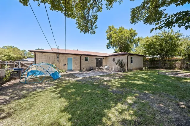 $2,150 | 404 East Alexander Lane, Euless, TX 76040