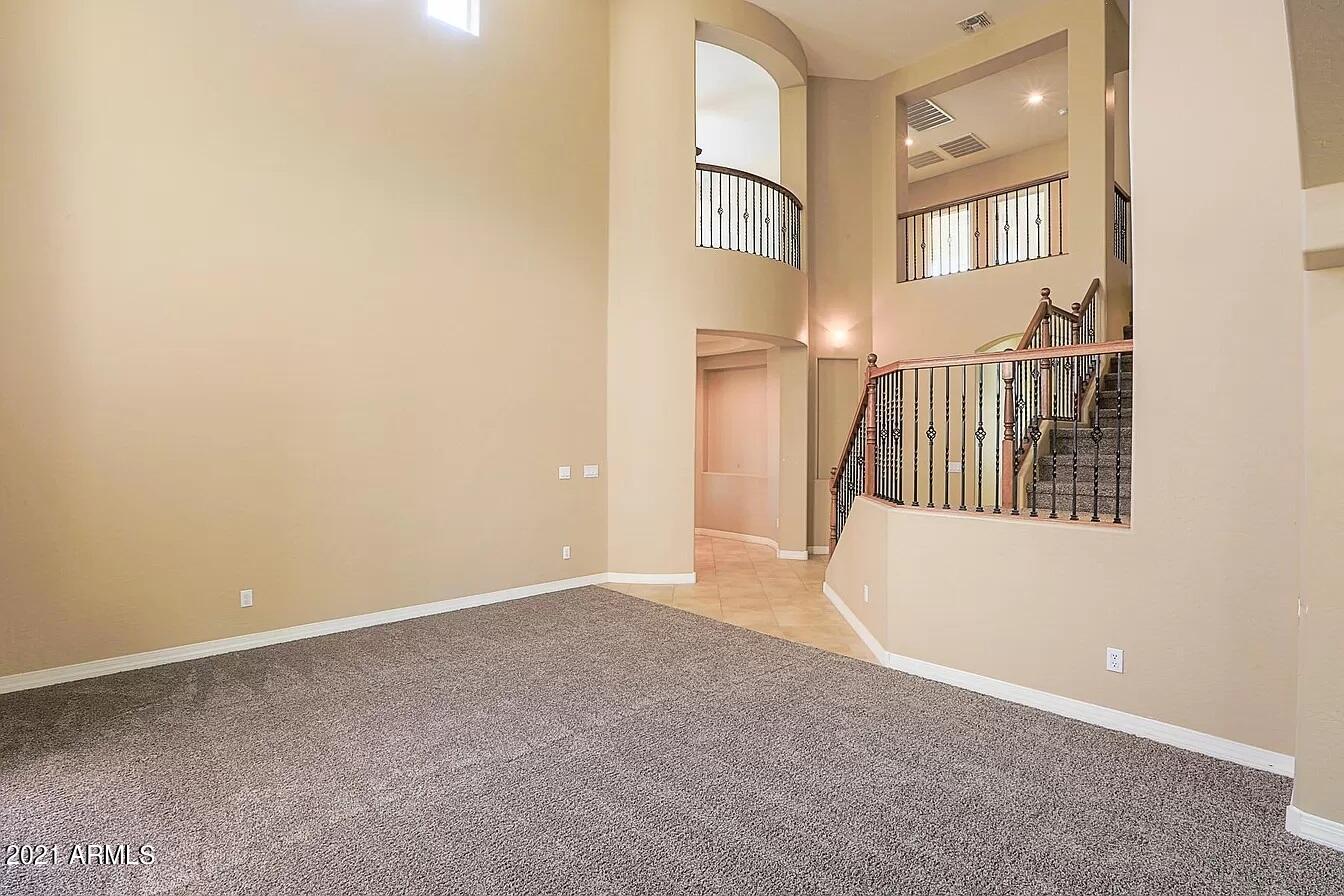 5030 West Parsons Road Phoenix, AZ 85083 - Photo 9 of 38 living1