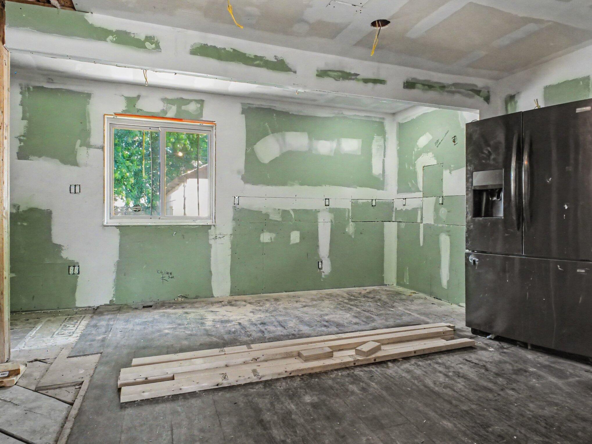 623 Clinton Street Flint, MI 48507 - Photo 7 of 17 006_file_8068