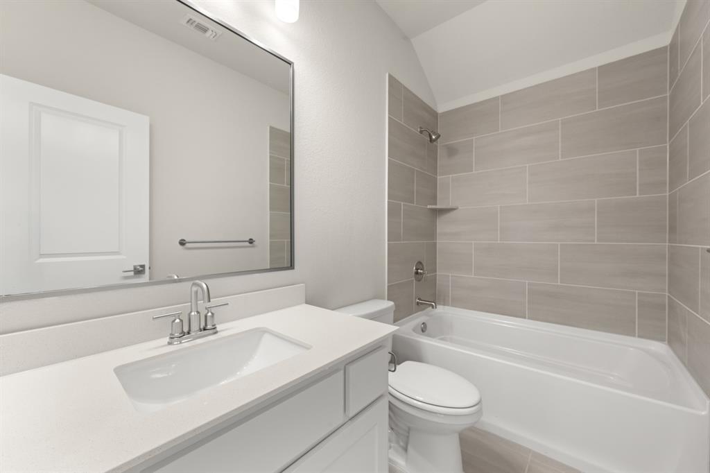 4000 Kitts Road Granbury, TX 76049 - Photo 20 of 29 DFW-Pirate Village-Concept 2492-4000 Kitts Road-Bathroom-Risewell Homes-2