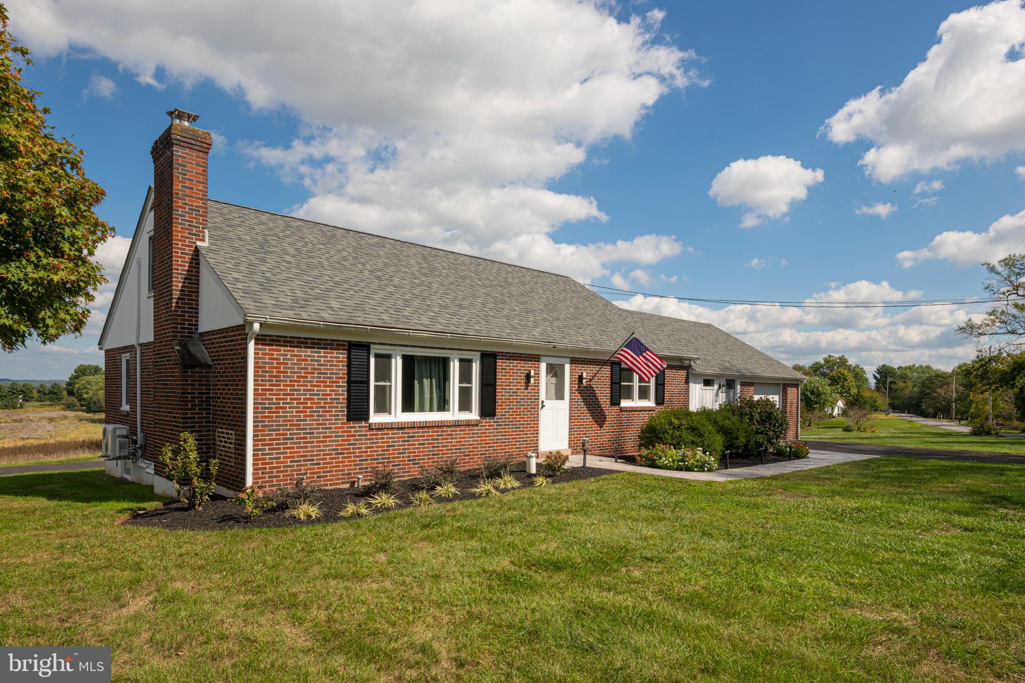 51 Keen Road Spring City, PA 19475 - Photo 2 of 32 a front view of a house with garden