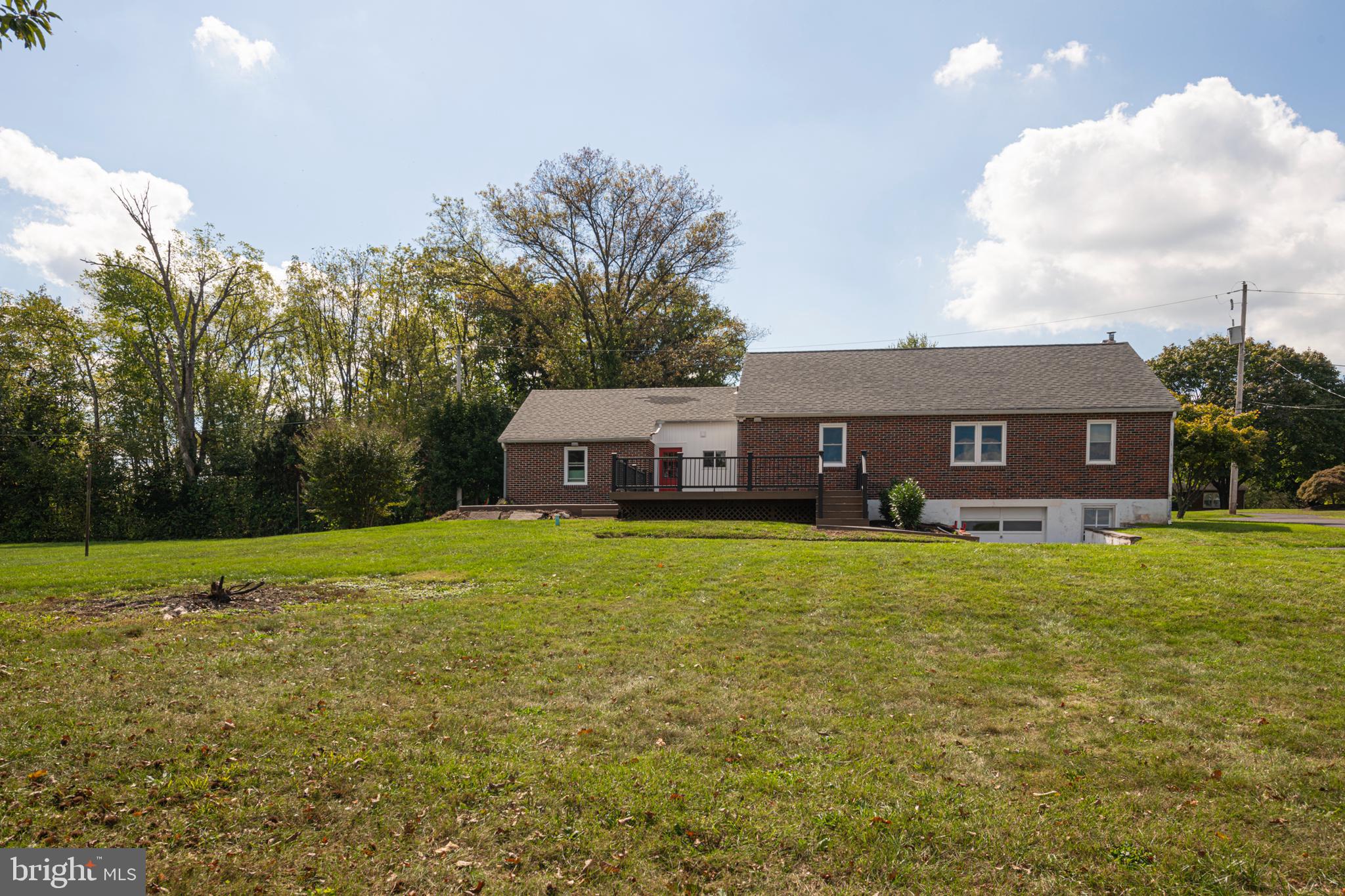 51 Keen Road Spring City, PA 19475 - Photo 5 of 32 a front view of a house with a garden
