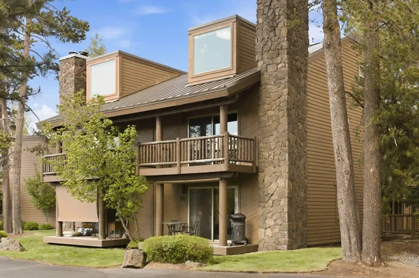 $310,000 | 17654 Pinnacle Lane, Unit 16, Sunriver, OR 97707