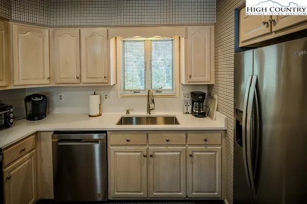 $139,900 | 185 Waterside Drive, Unit 20 SHARE OF WALNUT 5, Blowing Rock, NC 28605