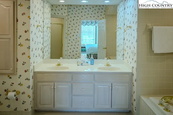 $139,900 | 185 Waterside Drive, Unit 20 SHARE OF WALNUT 5, Blowing Rock, NC 28605