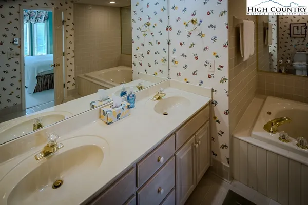 $139,900 | 185 Waterside Drive, Unit 20 SHARE OF WALNUT 5, Blowing Rock, NC 28605