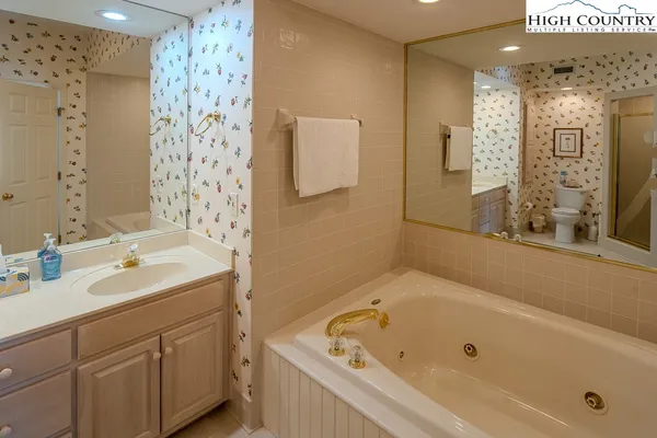 $139,900 | 185 Waterside Drive, Unit 20 SHARE OF WALNUT 5, Blowing Rock, NC 28605