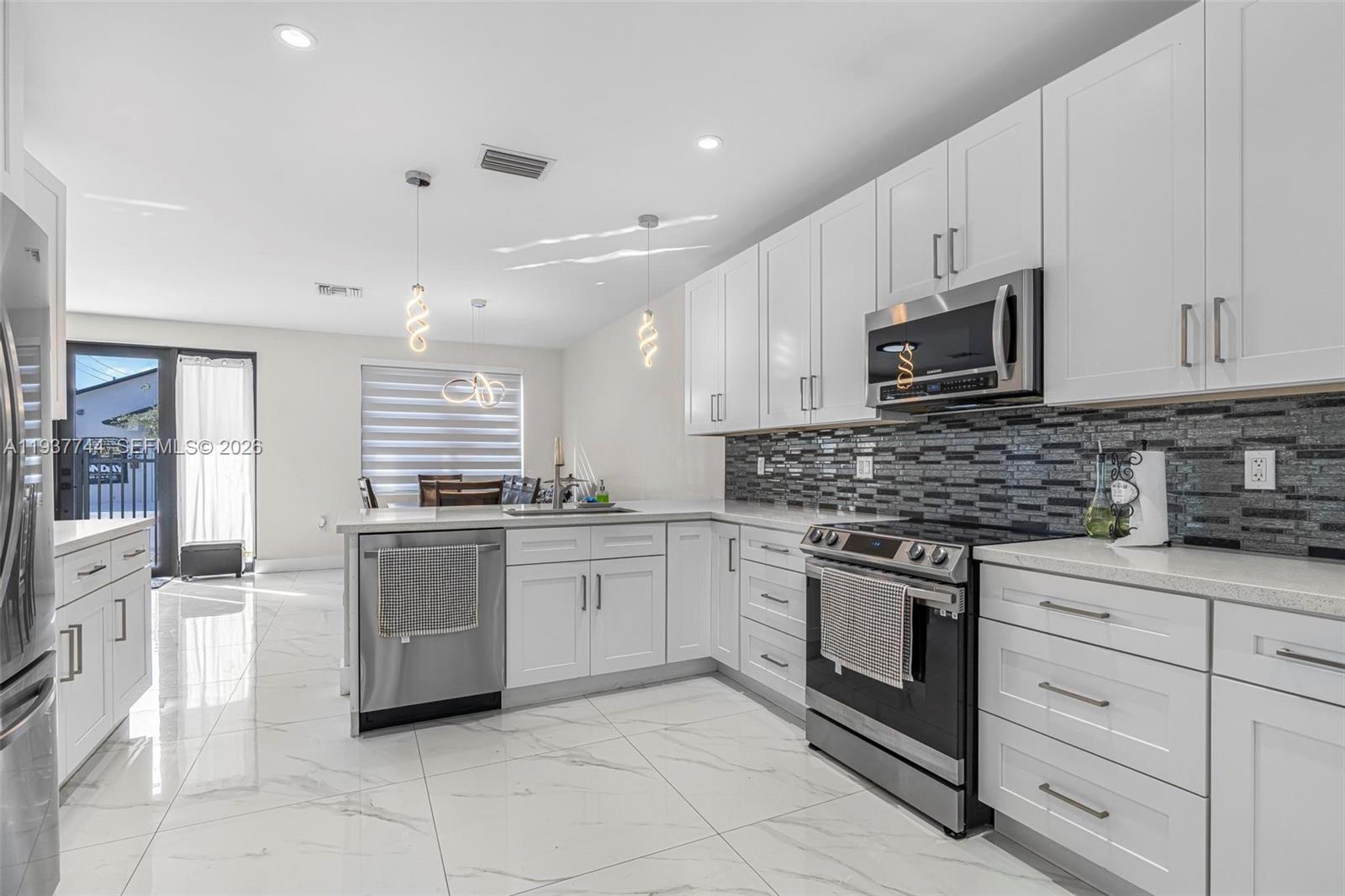 11851 Southwest 220th Street Miami, FL 33170 - Photo 8 of 23